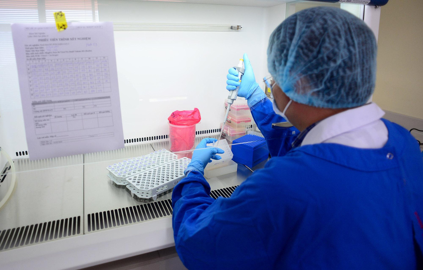 Hệ thống giám sát chủ động của ngành y tế TPHCM đã phát hiện những ca nhiễm biến thể Omicron đầu tiên Hệ thống giám sát chủ động của ngành y tế TPHCM đã phát hiện những ca nhiễm biến thể Omicron đầu tiên