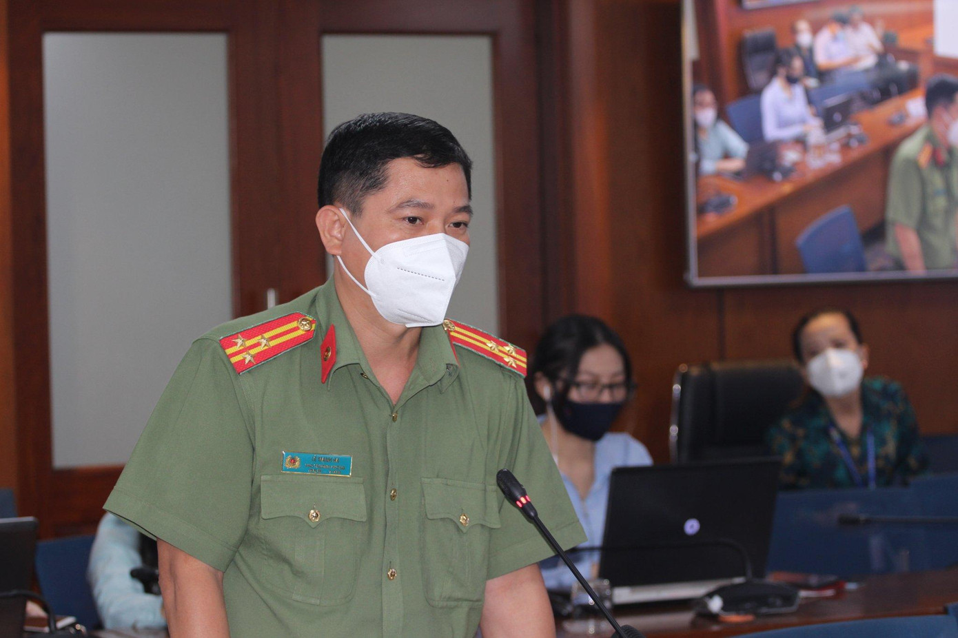 Ông Lê Mạnh Hà kêu gọi người dân nâng cao ý thức cảnh giác để ngăn chặn hành vi phạm tội Ông Lê Mạnh Hà kêu gọi người dân nâng cao ý thức cảnh giác để ngăn chặn hành vi phạm tội