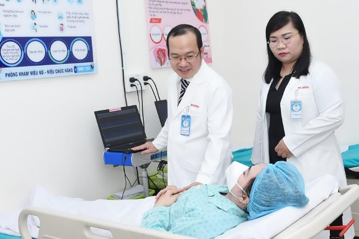 Sau khi được phẫu thuật khâu lại vết rách âm đạo, sức khỏe bệnh nhân đã bình phục tốt Sau khi được phẫu thuật khâu lại vết rách âm đạo, sức khỏe bệnh nhân đã bình phục tốt