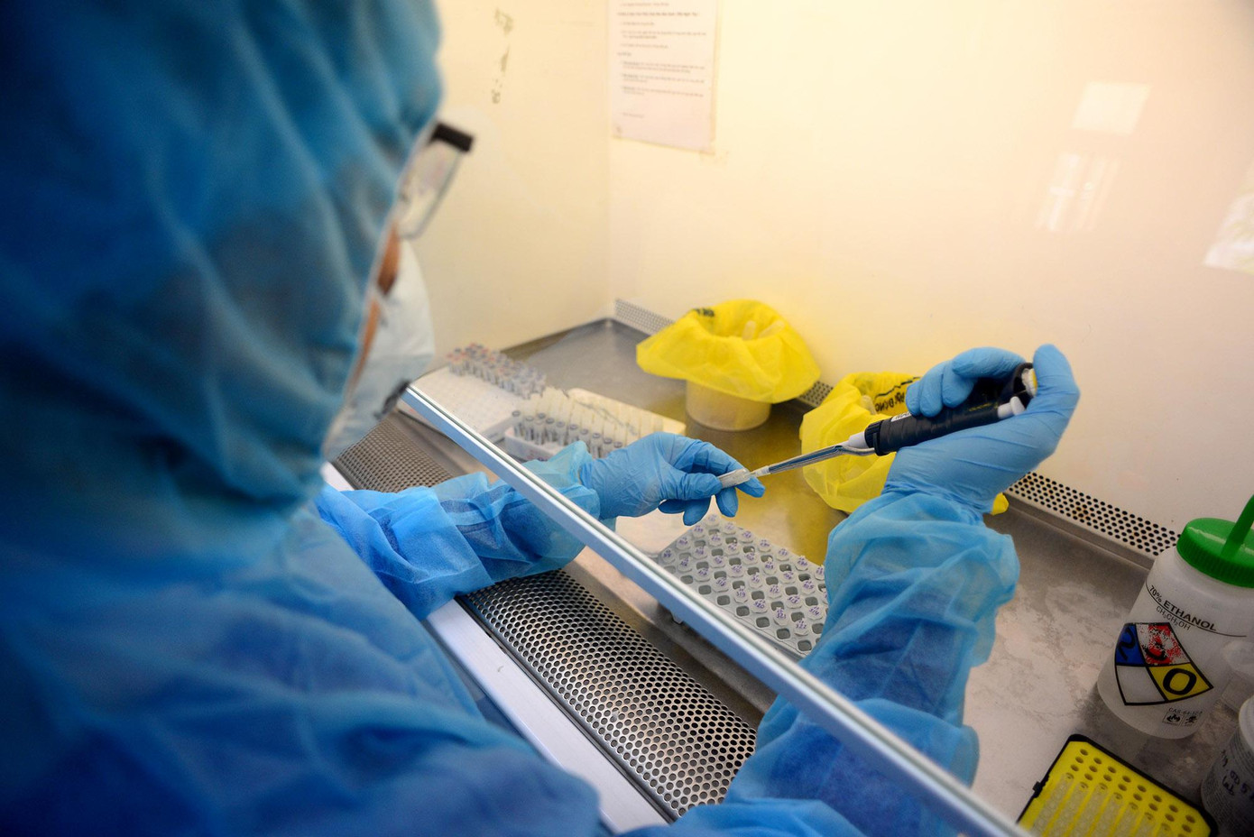 3 trường hợp nhiễm biến chủng mới ngoài cộng đồng đã được phát hiện thông qua xét nghiệm 3 trường hợp nhiễm biến chủng mới ngoài cộng đồng đã được phát hiện thông qua xét nghiệm