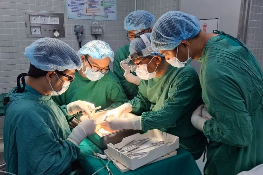 Bệnh viện Chợ Rẫy đã thực hiện thành công ca ghép thận không cùng nhóm máu đầu tiên Bệnh viện Chợ Rẫy đã thực hiện thành công ca ghép thận không cùng nhóm máu đầu tiên