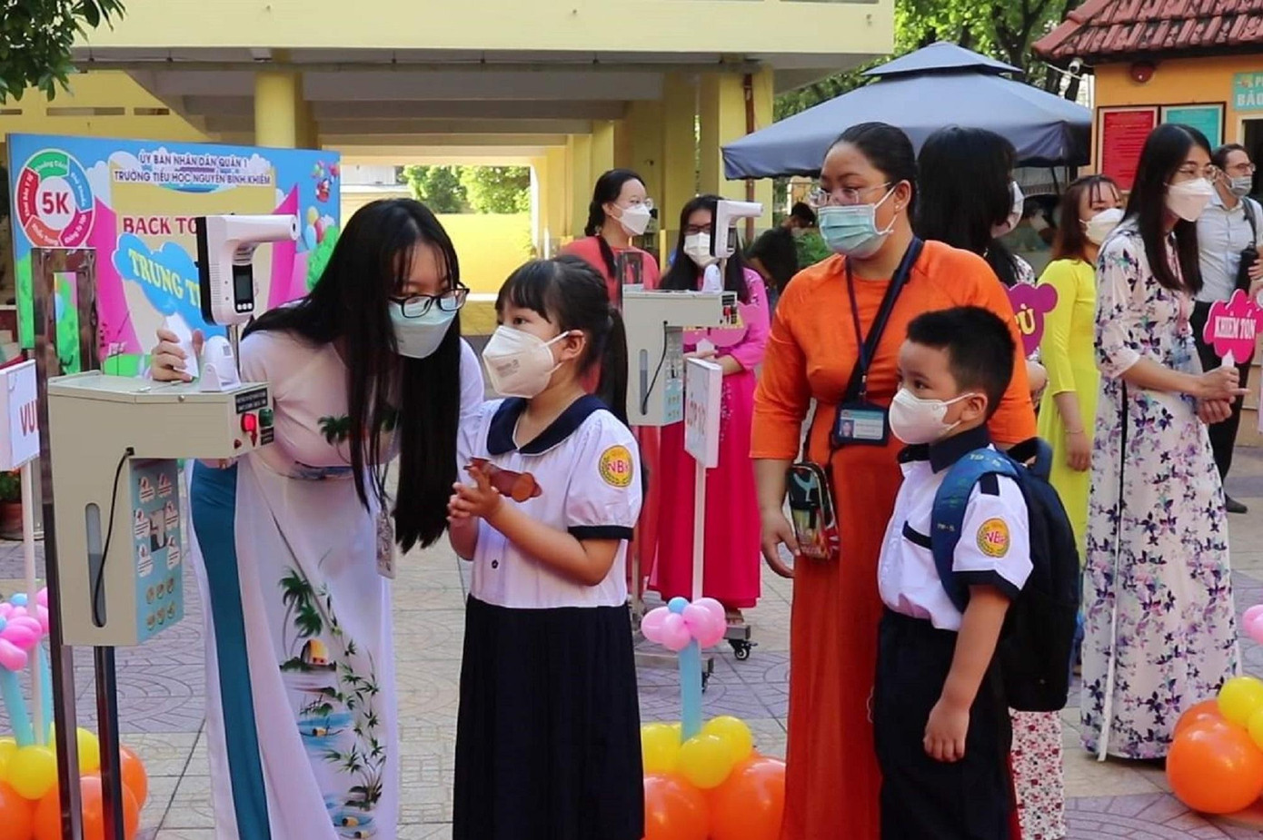 Trẻ em từ mầm non đến lớp 6 trên địa bàn TPHCM đã trở lại trường học trực tiếp Trẻ em từ mầm non đến lớp 6 trên địa bàn TPHCM đã trở lại trường học trực tiếp