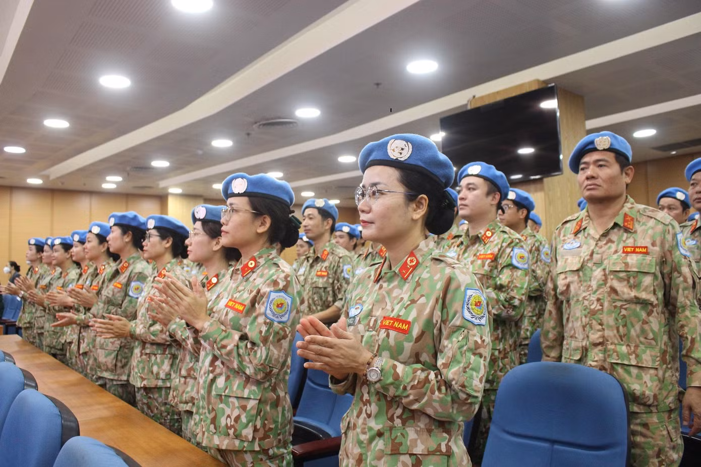 Lực lượng mũ nồi xanh Việt Nam được bạn bè quốc tế đánh giá cao Lực lượng mũ nồi xanh Việt Nam được bạn bè quốc tế đánh giá cao