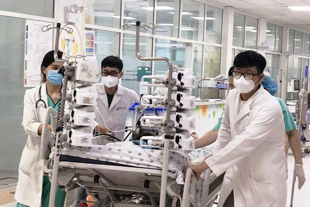 Một trường hợp bệnh nhi nhập viện điều trị tại Bệnh viện Nhi Đồng Thành Phố Một trường hợp bệnh nhi nhập viện điều trị tại Bệnh viện Nhi Đồng Thành Phố