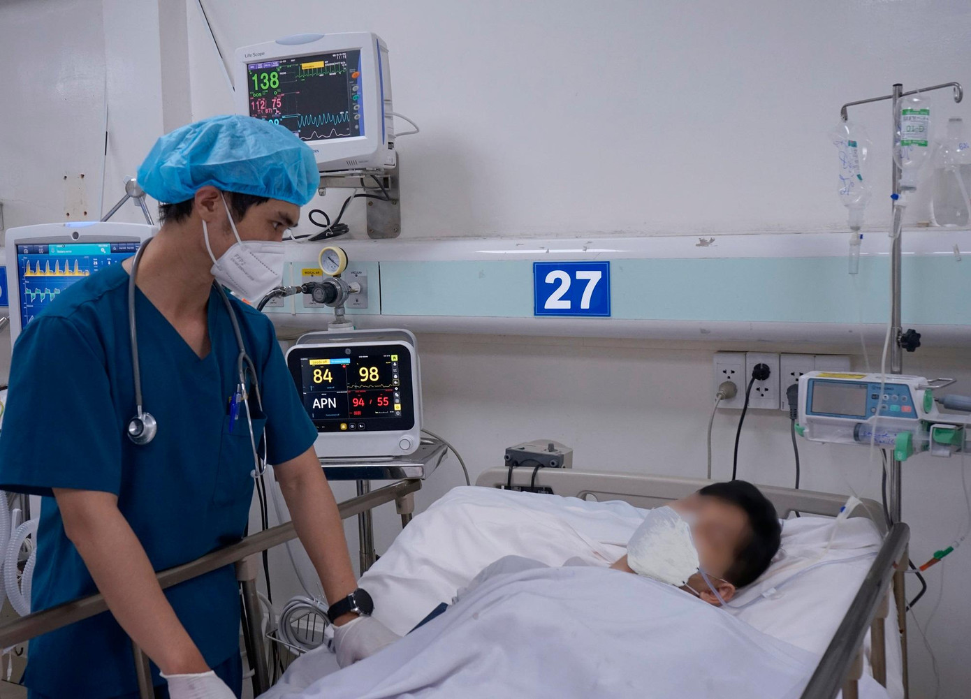 Uống rượu pha chế từ cồn công nghiệp có thể dẫn đến tử vong hoặc di chứng mù lòa Uống rượu pha chế từ cồn công nghiệp có thể dẫn đến tử vong hoặc di chứng mù lòa