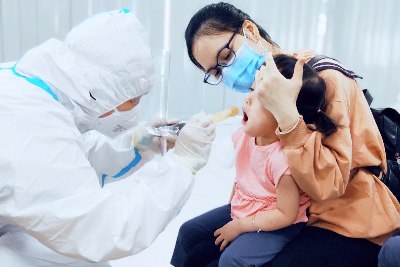 Trẻ em cần được bảo vệ chặt chẽ để ngăn chặn nguy cơ nhiễm COVID-19 Trẻ em cần được bảo vệ chặt chẽ để ngăn chặn nguy cơ nhiễm COVID-19