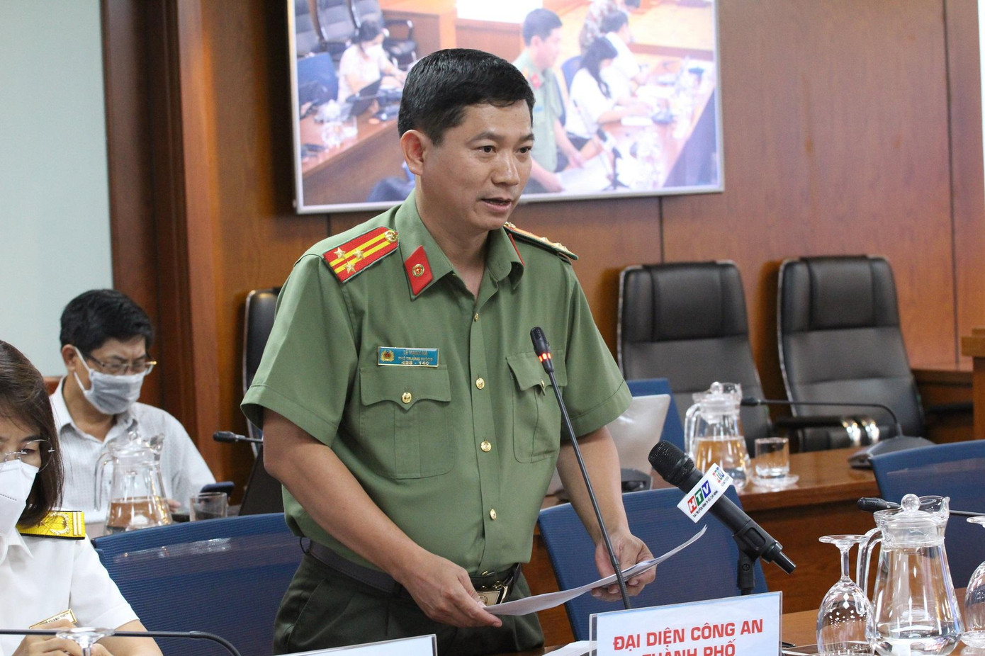 Thượng tá Lê Mạnh Hà thông tin về tình trạng người dân đi làm hộ chiếu tăng cao Thượng tá Lê Mạnh Hà thông tin về tình trạng người dân đi làm hộ chiếu tăng cao