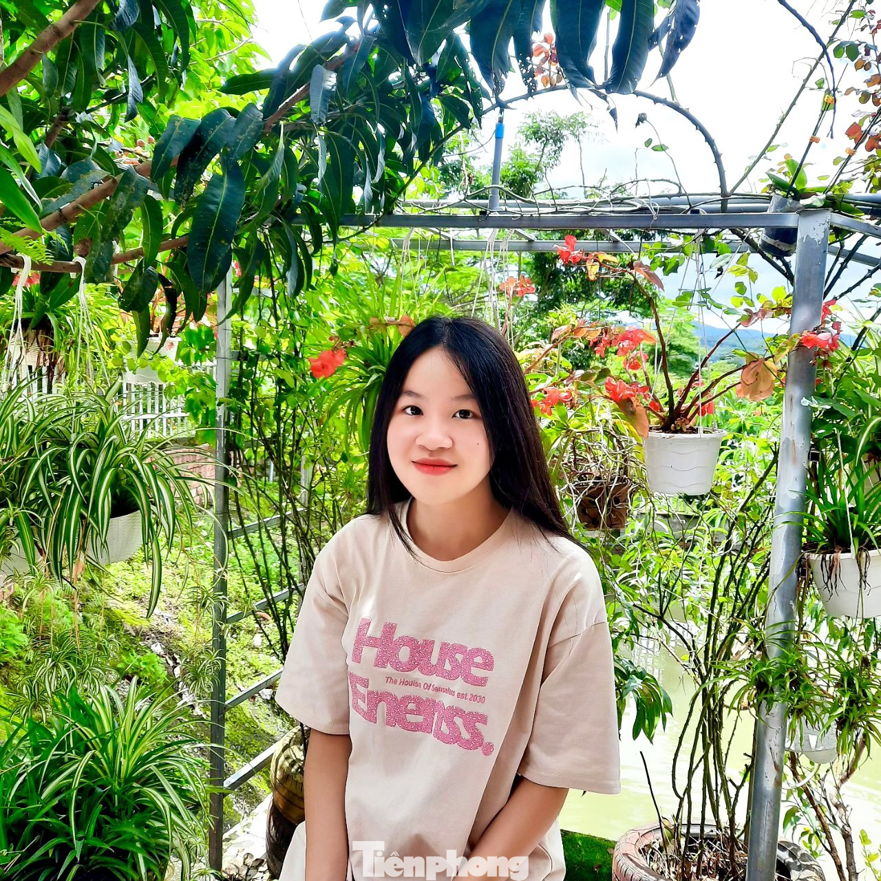 Thí sinh Trần Nguyệt Hằng (Trường Tiểu học, THCS, THPT Lê Thánh Tông, TPHCM), thủ khoa khối A toàn quốc với tổng điểm 29,35 (ảnh: NVCC)