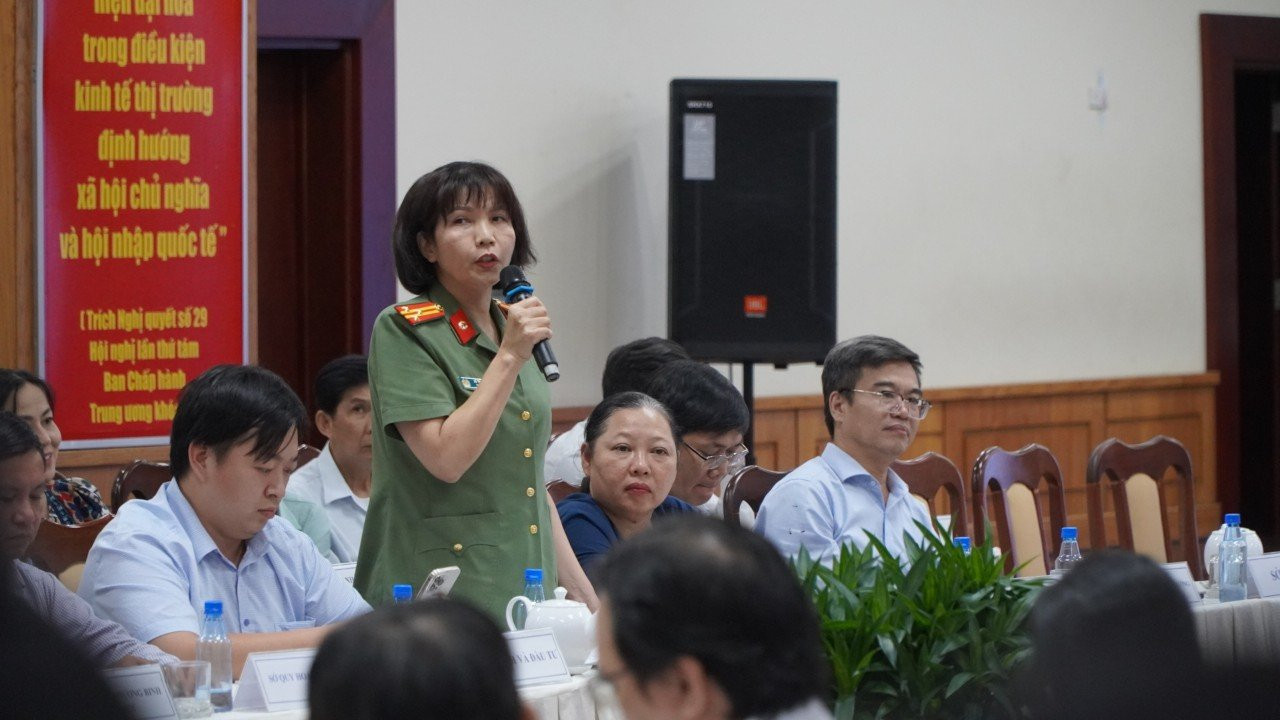 Đại diện Phòng An ninh Chính trị nội bộ Công an TPHCM Đại diện Phòng An ninh Chính trị nội bộ Công an TPHCM