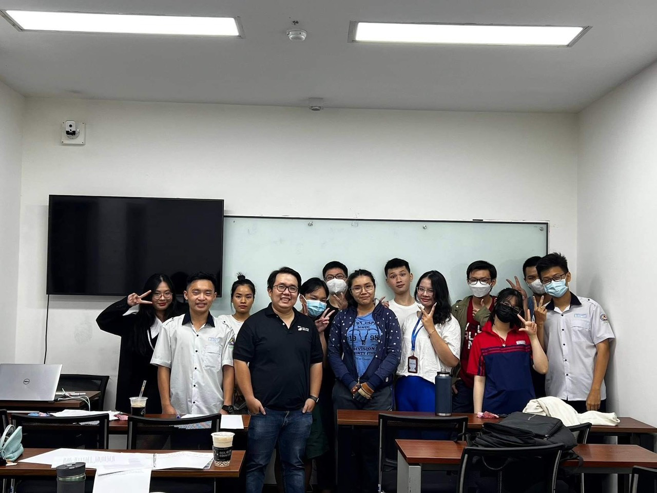 Thiện Minh khi trở về Việt Nam làm việc Thiện Minh khi trở về Việt Nam làm việc