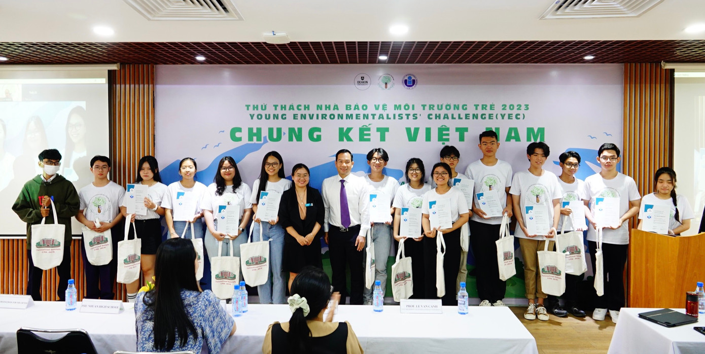 Các em học sinh tham gia vòng chung kết để tranh suất dự thi quốc tế Các em học sinh tham gia vòng chung kết để tranh suất dự thi quốc tế