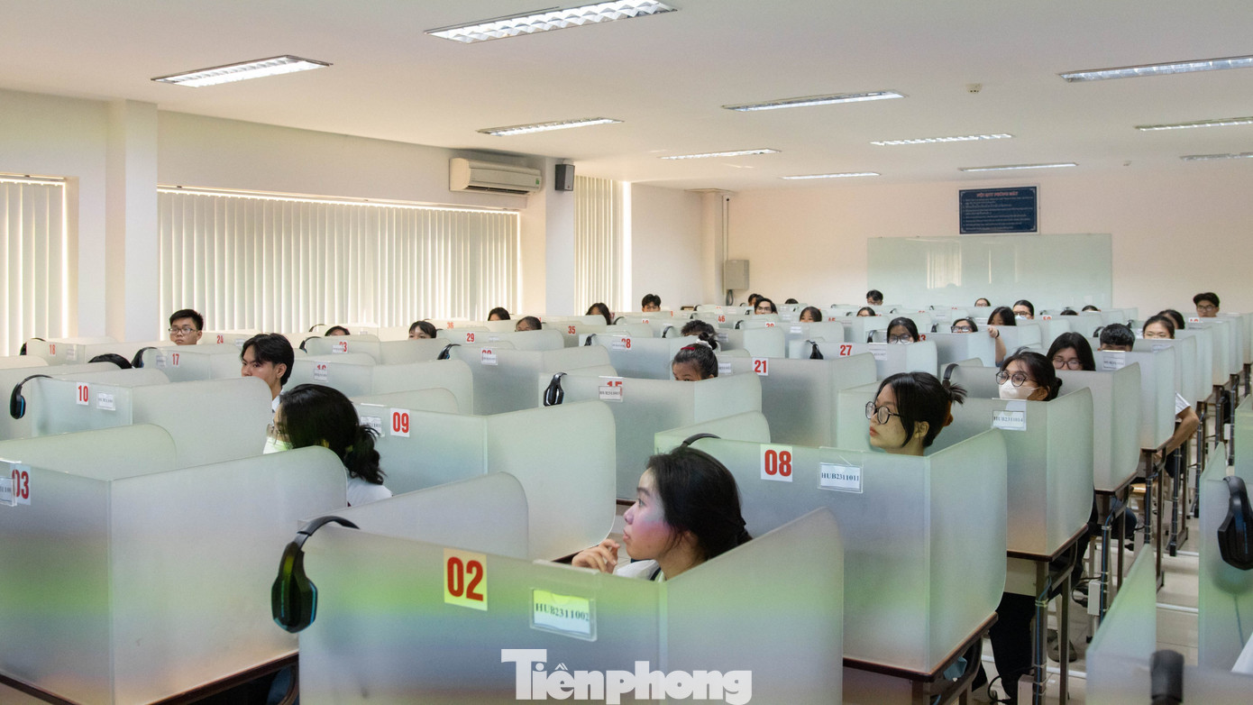 Thí sinh trong kỳ thi thử ngày 26/3 tại Trường ĐH Ngân hàng TPHCM