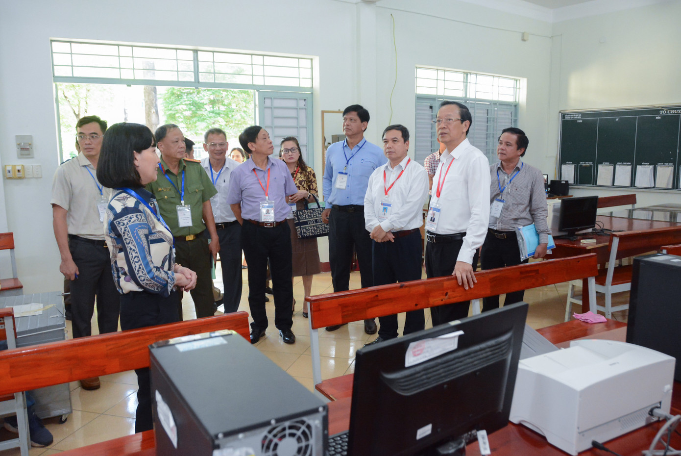 Đoàn công tác của Bộ GD&ĐT kiểm tra điểm chấm thi Trường THPT Trấn Biên Đoàn công tác của Bộ GD&ĐT kiểm tra điểm chấm thi Trường THPT Trấn Biên