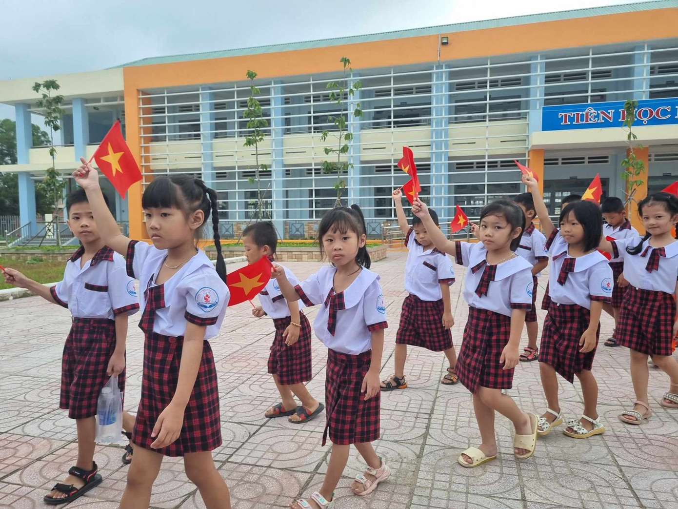 Học sinh dự lễ khai giảng sáng nay 5/9