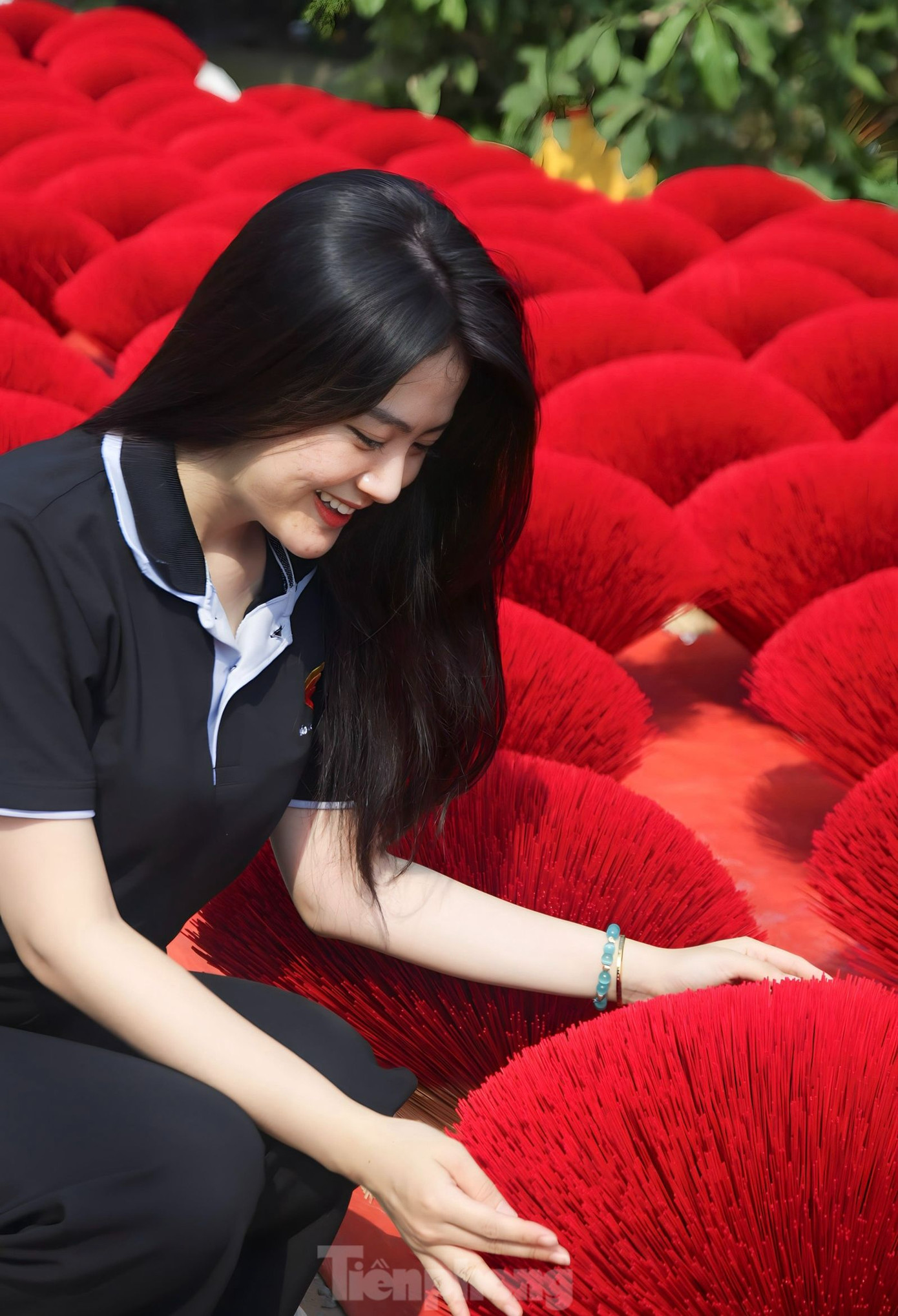 Làng nhang trăm tuổi Lê Minh Xuân cũng thường xuyên thú hút nhiều bạn trẻ đến check in, trải nghiệm làm nghề truyền thống Làng nhang trăm tuổi Lê Minh Xuân cũng thường xuyên thú hút nhiều bạn trẻ đến check in, trải nghiệm làm nghề truyền thống