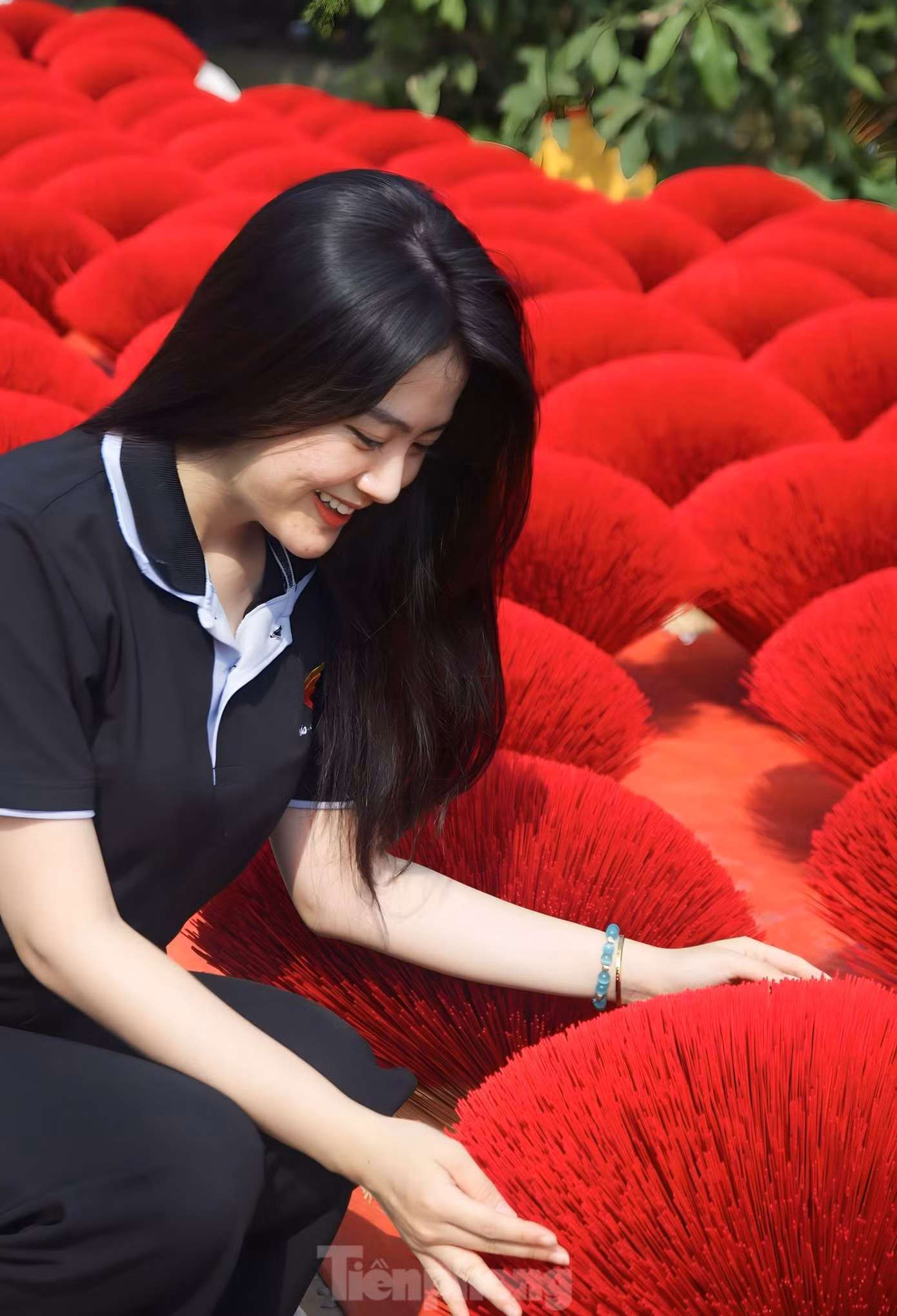 Làng nhang trăm tuổi Lê Minh Xuân cũng thường xuyên thú hút nhiều bạn trẻ đến check in, trải nghiệm làm nghề truyền thống Làng nhang trăm tuổi Lê Minh Xuân cũng thường xuyên thú hút nhiều bạn trẻ đến check in, trải nghiệm làm nghề truyền thống