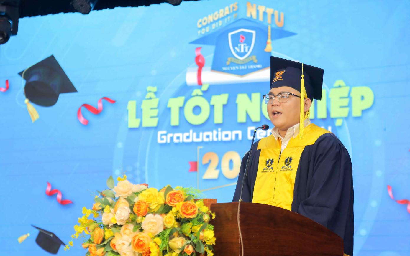 Phạm Thanh Hồng Lễ chia sẻ câu chuyện học vượt để thực hiện ước mơ của mẹ tại lễ tốt nghiệp Phạm Thanh Hồng Lễ chia sẻ câu chuyện học vượt để thực hiện ước mơ của mẹ tại lễ tốt nghiệp