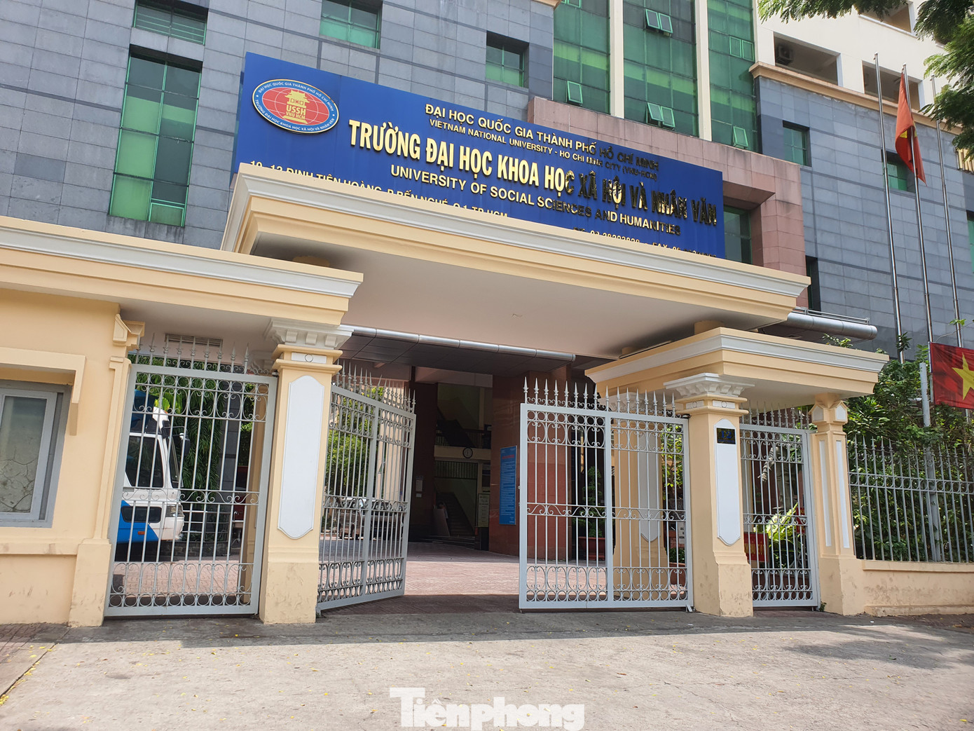 Trường ĐH KHXH&NV TPHCM đang bị sinh viên phản ứng vì học bổng bị giảm mạnh Trường ĐH KHXH&NV TPHCM đang bị sinh viên phản ứng vì học bổng bị giảm mạnh