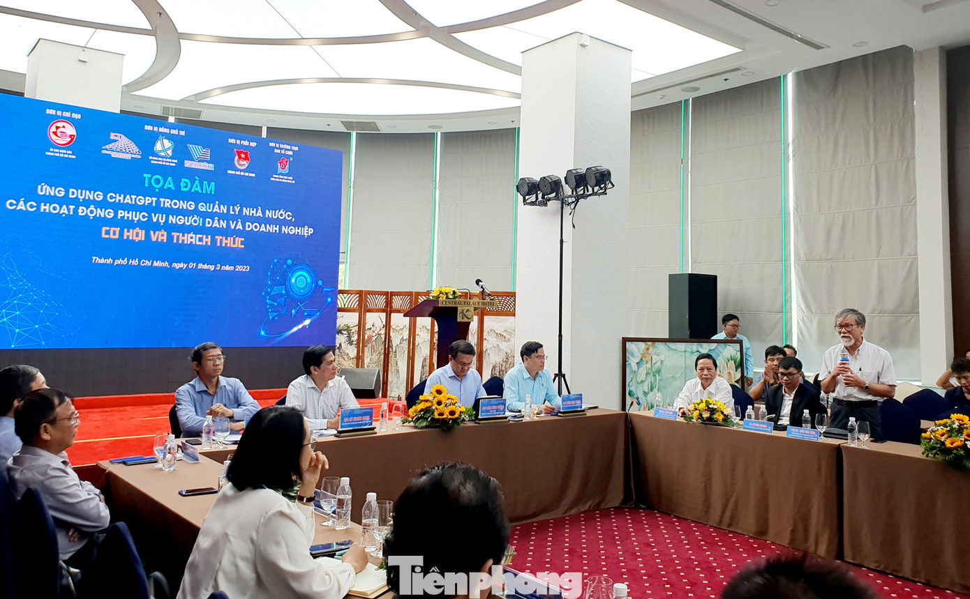 Toàn cảnh buổi tọa đàm ChatGPT diễn ra ngày 1/3 tại TPHCM Toàn cảnh buổi tọa đàm ChatGPT diễn ra ngày 1/3 tại TPHCM