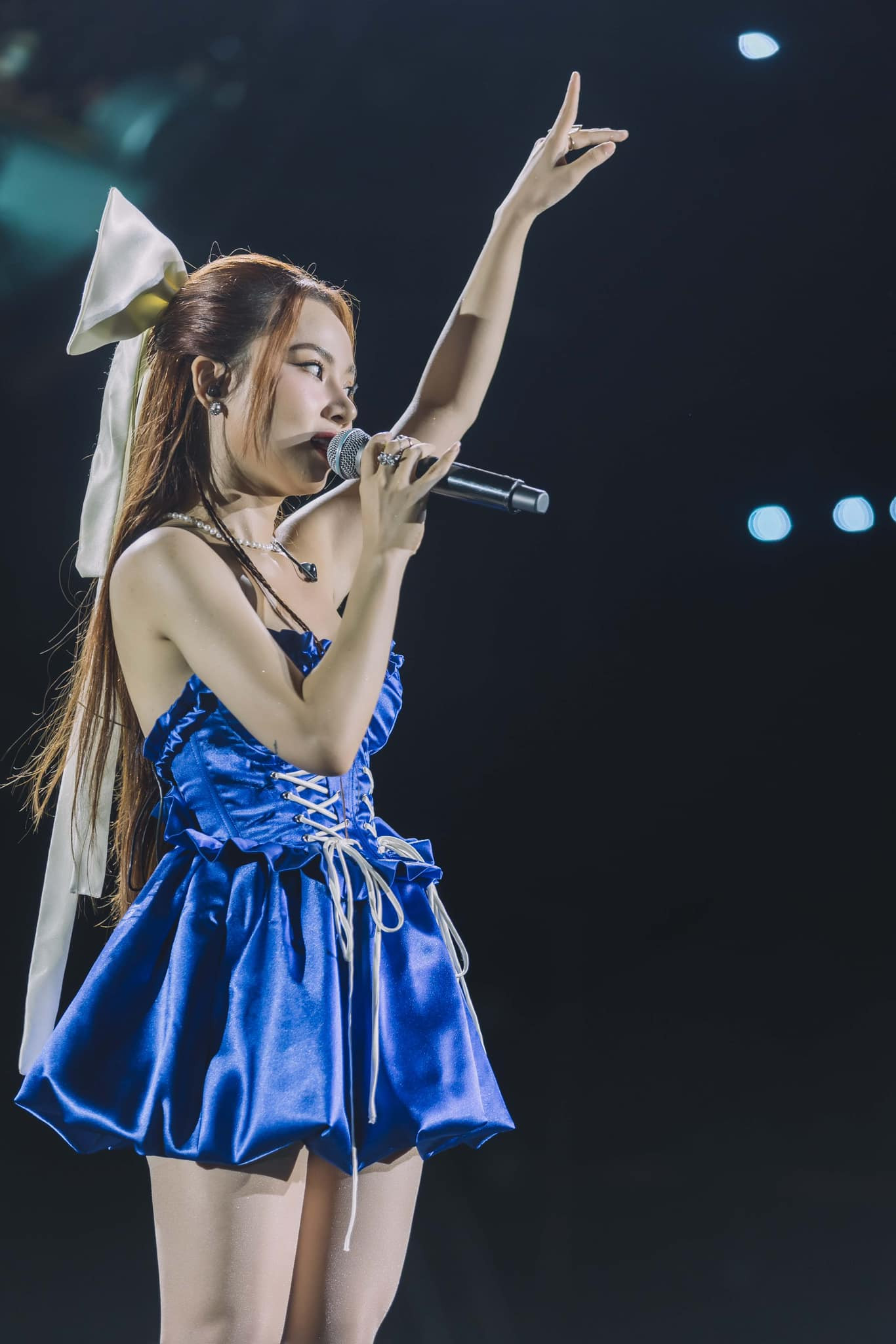 Nữ ca sĩ bật mí thêm, tại ngày hội hiến máu Chủ nhật Đỏ 2024, cô sẽ cùng giao lưu với các bạn trẻ những bài đã làm nên tên tuổi của cô và được nhiều người yêu thích như Tuổi mộng mơ, Anh muốn đưa em về không,... Nữ ca sĩ bật mí thêm, tại ngày hội hiến máu Chủ nhật Đỏ 2024, cô sẽ cùng giao lưu với các bạn trẻ những bài đã làm nên tên tuổi của cô và được nhiều người yêu thích như Tuổi mộng mơ, Anh muốn đưa em về không,...