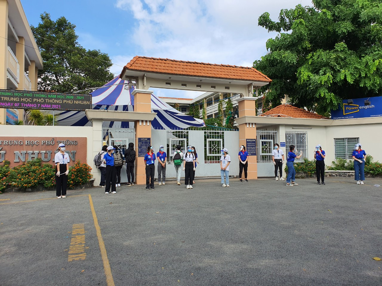 Trường THPT Phú Nhuận nơi học sinh suýt bị lừa đảo mới đây