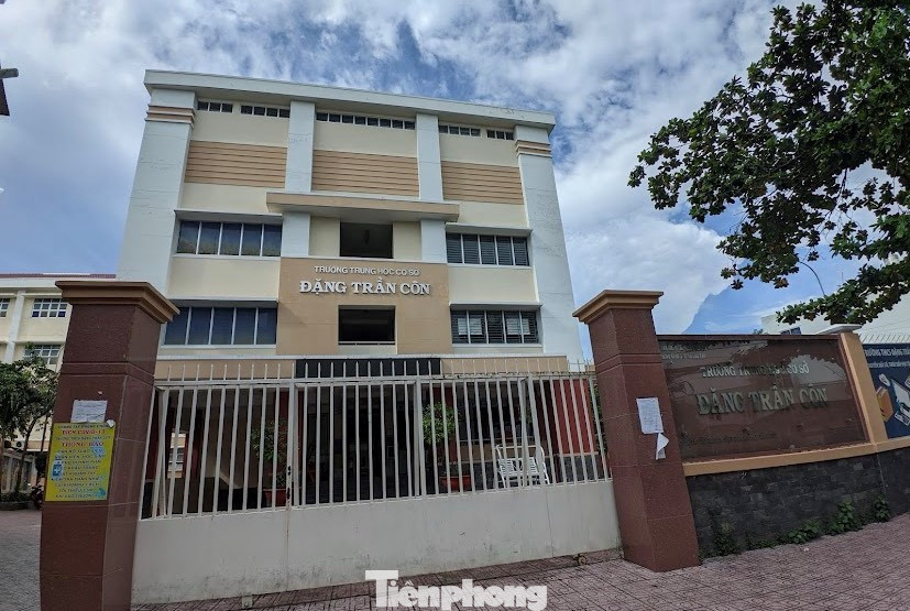Trường THCS Đặng Trần Côn nơi xảy ra sự việc (ảnh: Nguyễn Dũng)