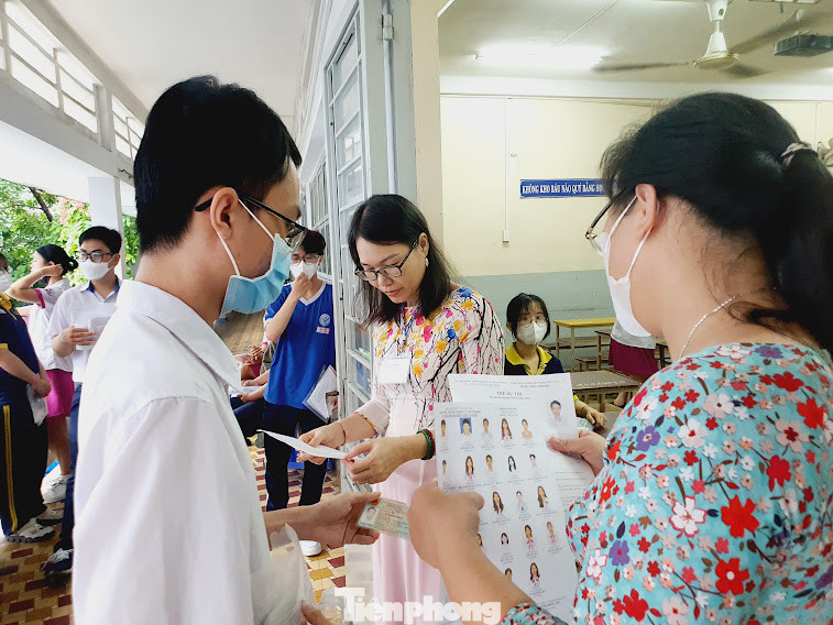 Thí sinh dự thi tốt nghiệp THPT năm 2022 tại TPHCM (Ảnh Nguyễn Dũng) Thí sinh dự thi tốt nghiệp THPT năm 2022 tại TPHCM (Ảnh Nguyễn Dũng)