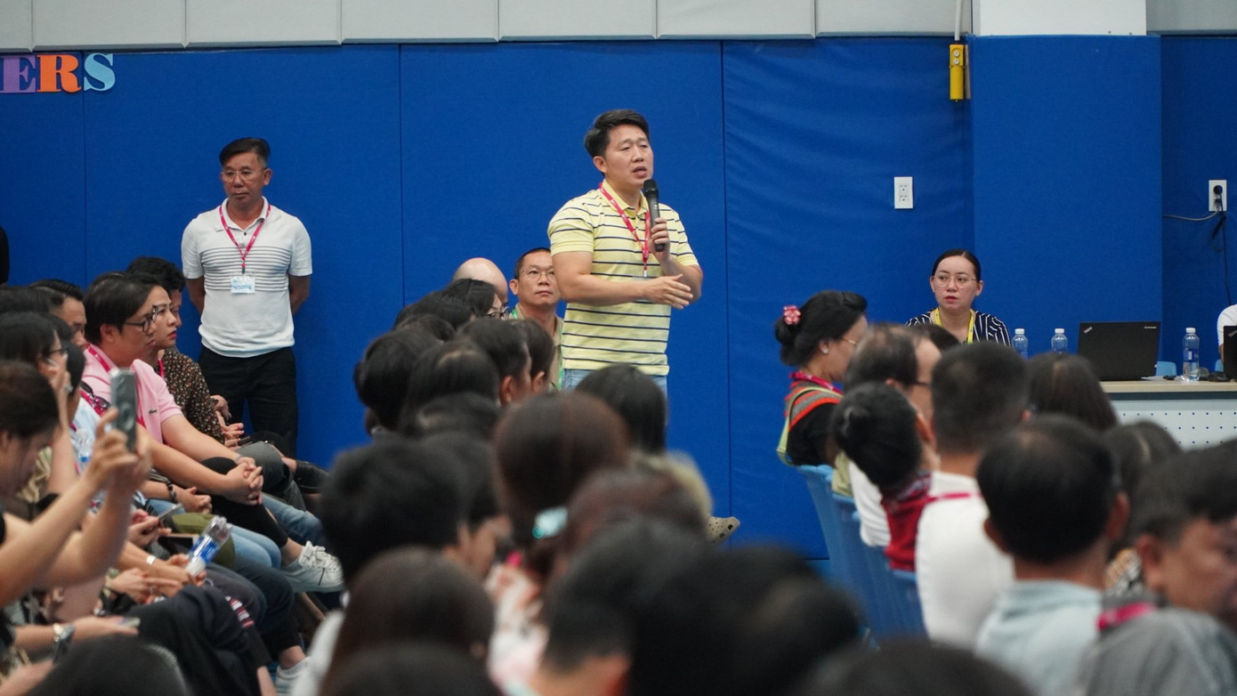 Phụ huynh bày tỏ băn khoăn về hoạt động giảng dạy và tài chính của AISVN tại buổi đối thoại Phụ huynh bày tỏ băn khoăn về hoạt động giảng dạy và tài chính của AISVN tại buổi đối thoại