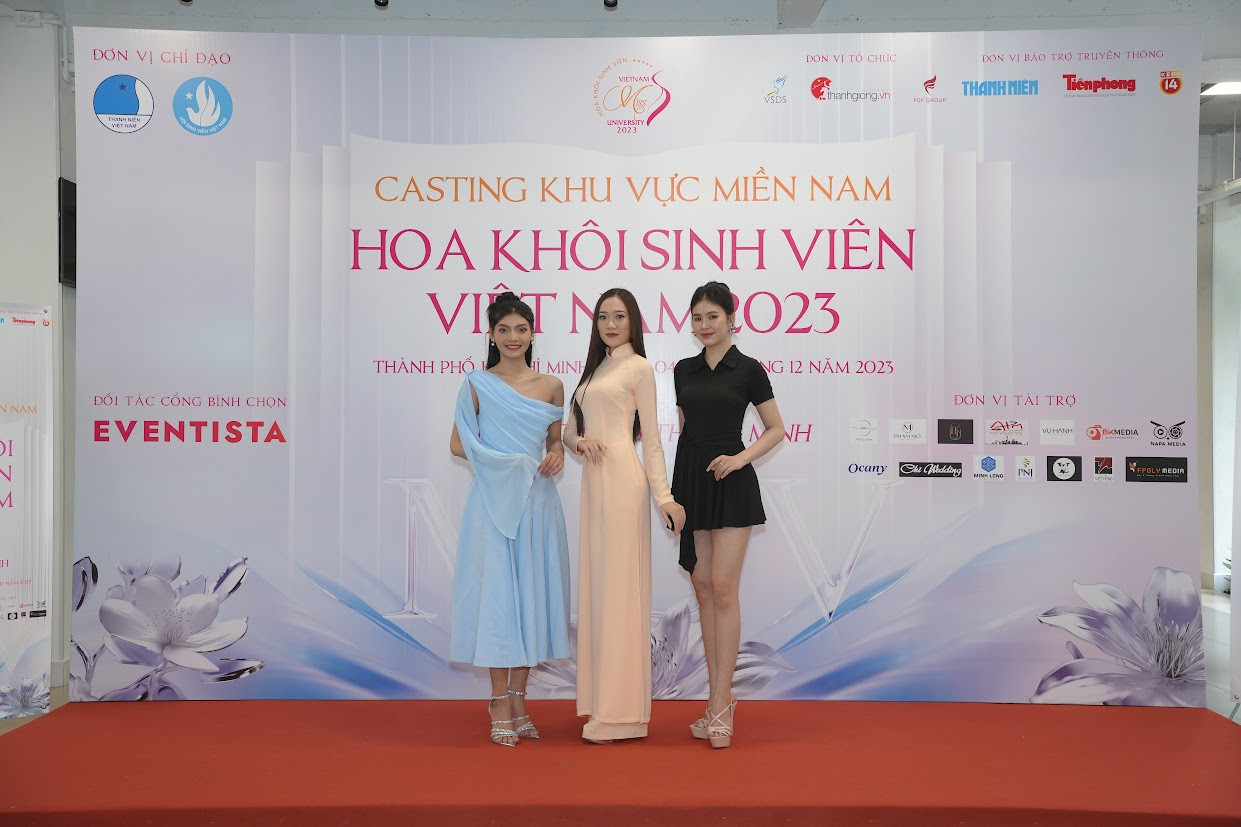 Thí sinh trong phần thi trang phục tự chọn. Thí sinh trong phần thi trang phục tự chọn.