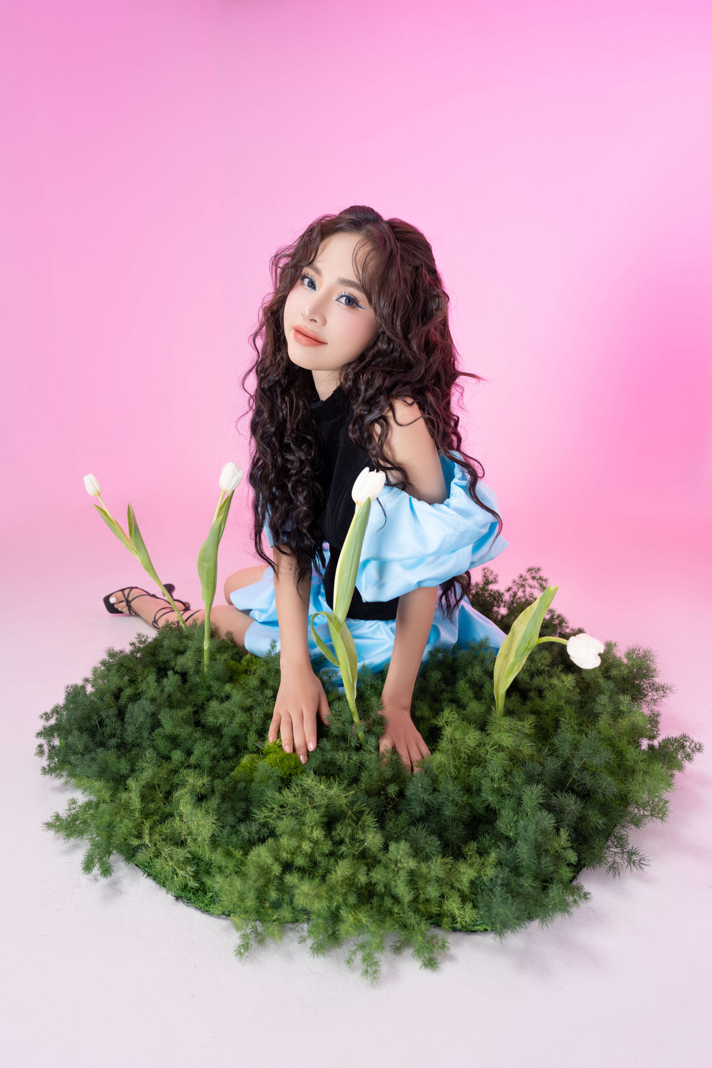 Cô rất mong chờ đến ngày diễn ra sự kiện. Cô rất mong chờ đến ngày diễn ra sự kiện.