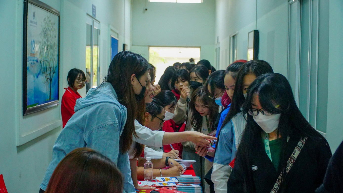 Sinh viên Trường ĐH Văn Hiến Sinh viên Trường ĐH Văn Hiến