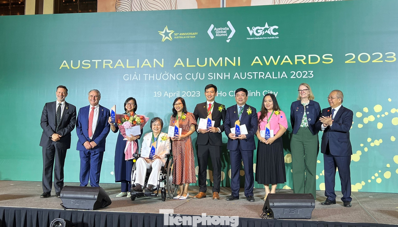 Đại sứ quán Australia và Hội Hữu nghị Việt Nam – Australia vinh danh các cựu sinh viên Australia tại Việt Nam