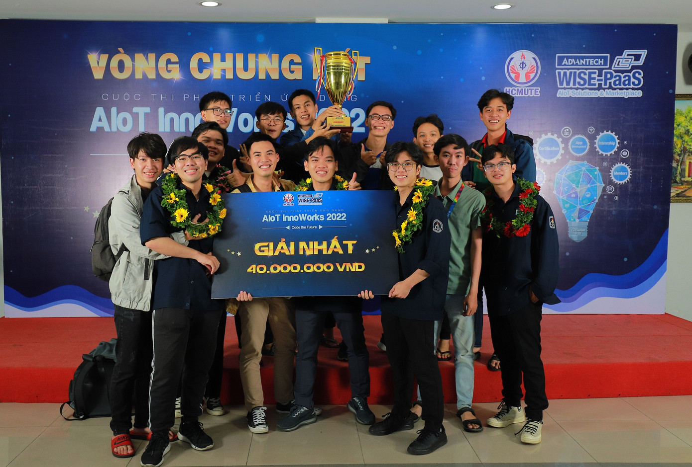 Hệ thống quản lý sức khỏe cho người cao tuổi của đội AI Gang Gang giành quán quân Cuộc thi Phát triển Ứng dụng sinh viên