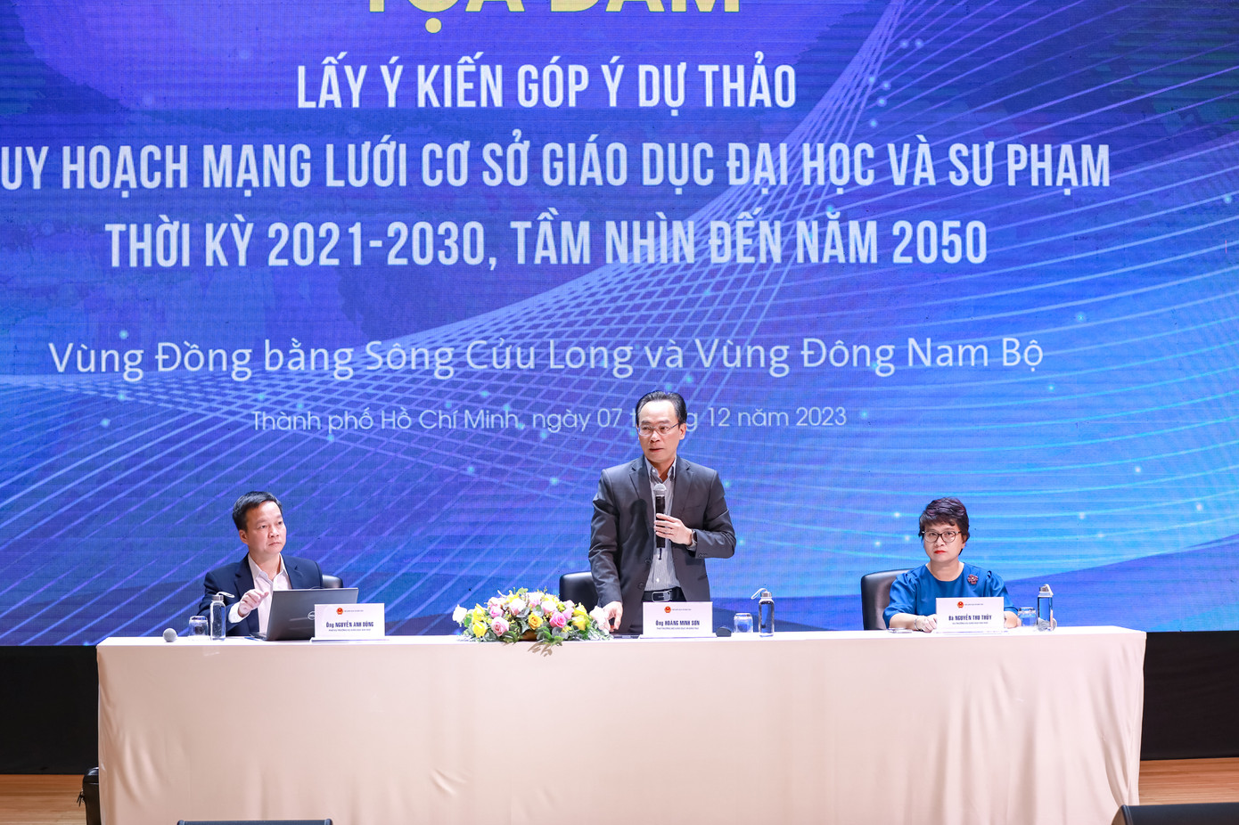 Thứ trưởng Bộ GD&amp;ĐT Hoàng Minh Sơn phát biểu tại tọa đàm