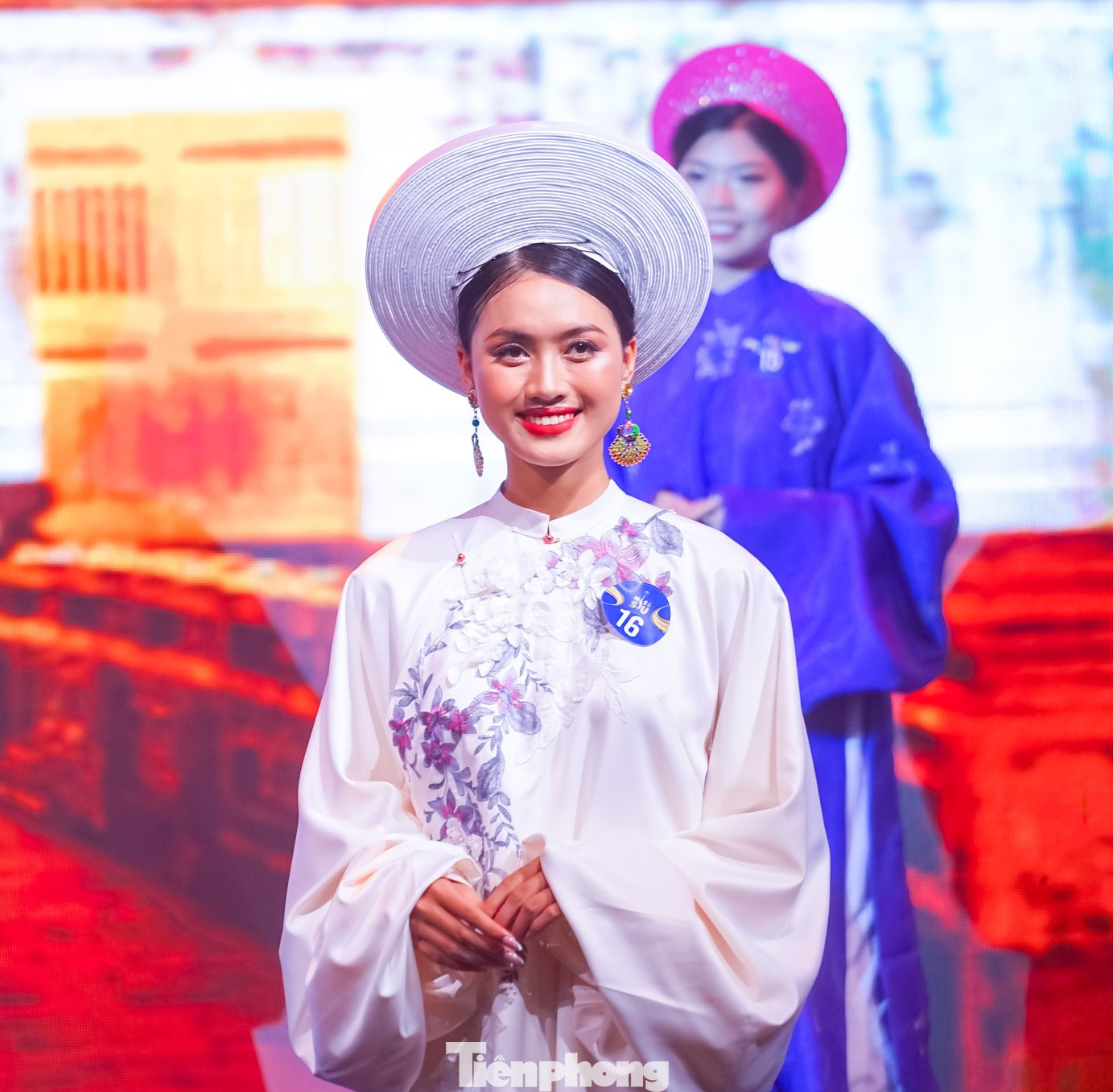 Nổi bật trong đó là chương trình “Áo dài 0 đồng” diễn ra vào ngày 15/4/2023. Hơn 500 chiếc áo dài đã được Top 22 MISS SIU 2023 vận động và trao tặng đến cửa hàng Áo dài 0 đồng Hải Triều. Những chiếc áo dài ý nghĩa sau đó được gửi đến những người phụ nữ kém may mắn tại những vùng sâu vùng xa. Nổi bật trong đó là chương trình “Áo dài 0 đồng” diễn ra vào ngày 15/4/2023. Hơn 500 chiếc áo dài đã được Top 22 MISS SIU 2023 vận động và trao tặng đến cửa hàng Áo dài 0 đồng Hải Triều. Những chiếc áo dài ý nghĩa sau đó được gửi đến những người phụ nữ kém may mắn tại những vùng sâu vùng xa.