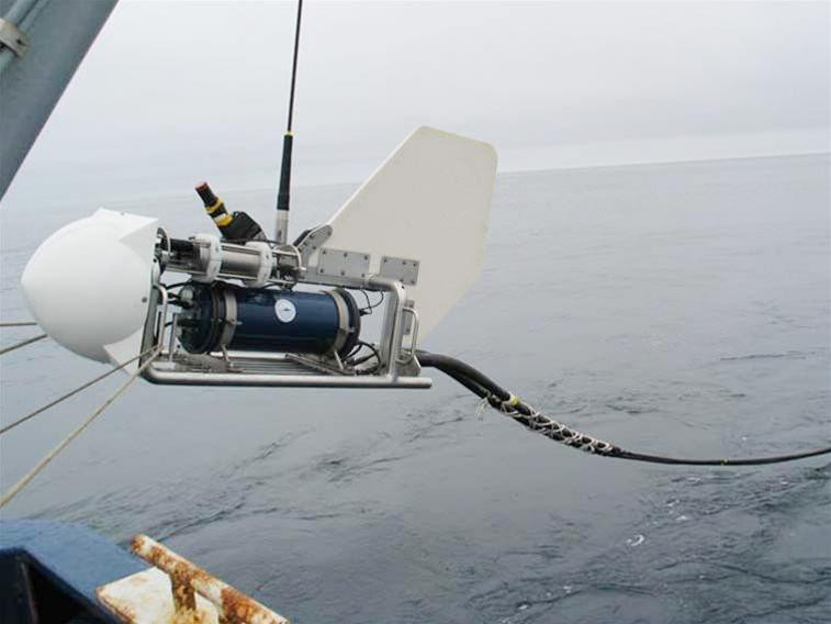 Lắp đặt cáp quang trên biển Lắp đặt cáp quang trên biển