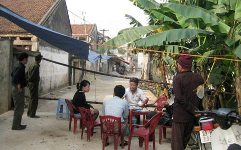 Người dân thôn Áng Hạ đang hoang mang, không biết chuyện gì đã xẩy ra với họ