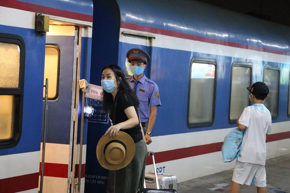 Đường sắt tăng cường khai thác tàu dịp nghỉ lễ 30/4 - 1/5. Đường sắt tăng cường khai thác tàu dịp nghỉ lễ 30/4 - 1/5.