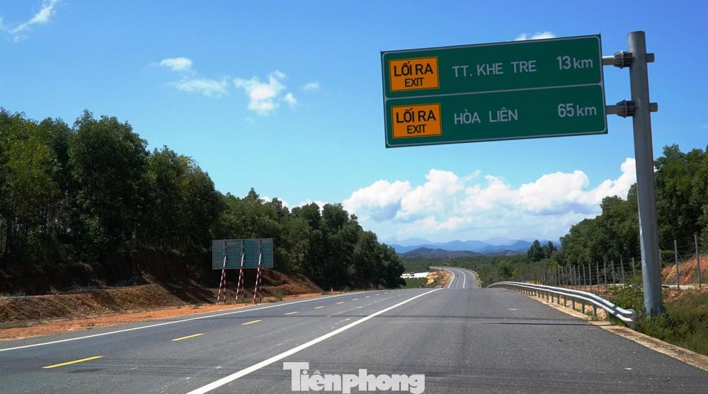 Một phần cao tốc La Sơn - Tuý Loan chuẩn bị được đưa vào khai thác. Một phần cao tốc La Sơn - Tuý Loan chuẩn bị được đưa vào khai thác.