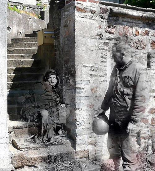 2 binh sĩ trên đường phố thành phố Cherbourg, Pháp