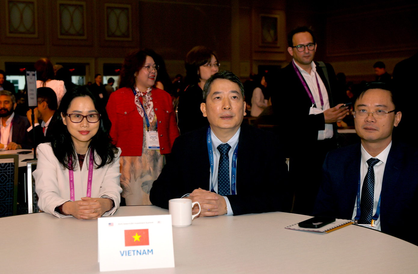 Thứ trưởng Bộ Tài chính Cao Anh Tuấn (giữa) cùng đoàn công tác tham dự Hội nghị Thượng đỉnh đầu tư SelectUSA 2025. Ảnh: MOF. Thứ trưởng Bộ Tài chính Cao Anh Tuấn (giữa) cùng đoàn công tác tham dự Hội nghị Thượng đỉnh đầu tư SelectUSA 2025. Ảnh: MOF.