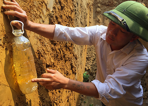 Phát hiện dầu rỉ theo mạch nước ngầm ở Hà Tĩnh ảnh 1