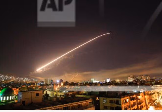 Mỹ, Anh, Pháp tấn công tên lửa Syria ảnh 6