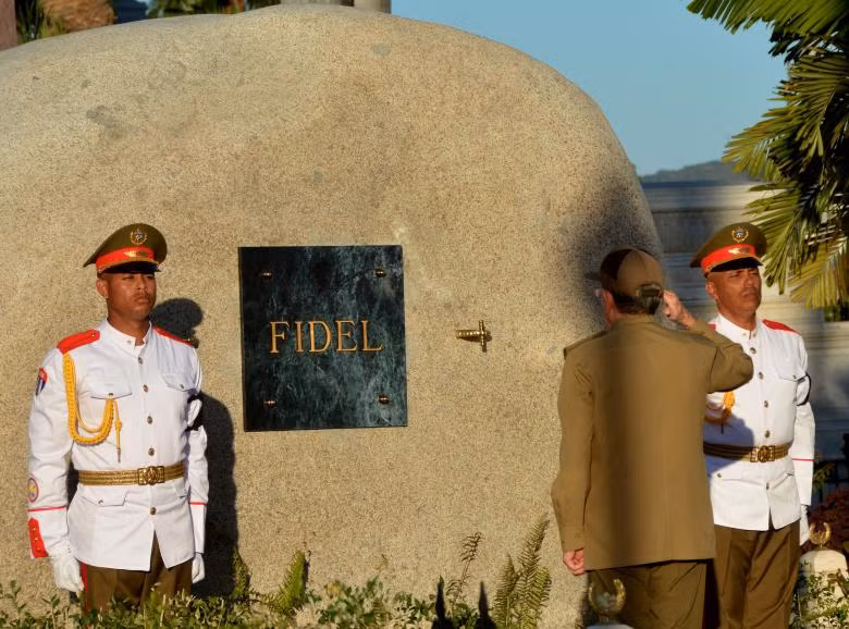 Sáu thập kỉ lãnh đạo đất nước Cuba của hai lãnh tụ Fidel - Raul Castro ảnh 22