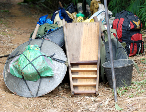 Hầm sập chết người, hàng trăm phu vàng tháo chạy khỏi rừng ảnh 9