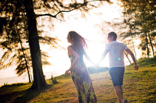 Cặp tình nhân đẹp đôi bên nhau