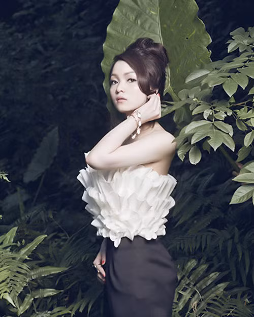 Huỳnh Minh Thủy muốn dùng tên thật khi bắt đầu sự nghiệp ca hát. Huỳnh Minh Thủy muốn dùng tên thật khi bắt đầu sự nghiệp ca hát