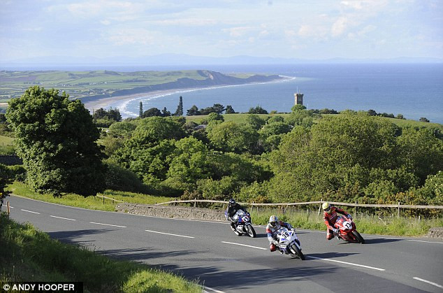 Một số tay đua, trong đó có cả nhà vô địch MotoGP thế giới Valentino Rossi, nhận định đường đua Isle of Man TT là quá nguy hiểm