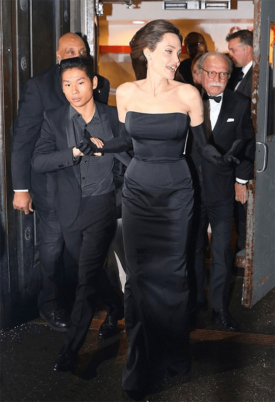 Pax Thiên-con trai gốc Việt của Angelina Jolie chững chạc ở tuổi 15 ảnh 4