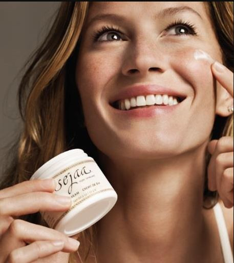 Siêu mẫu 'Victoria's Secret' kể chuyện bị ép để ngực trần diễn catwalk ảnh 7